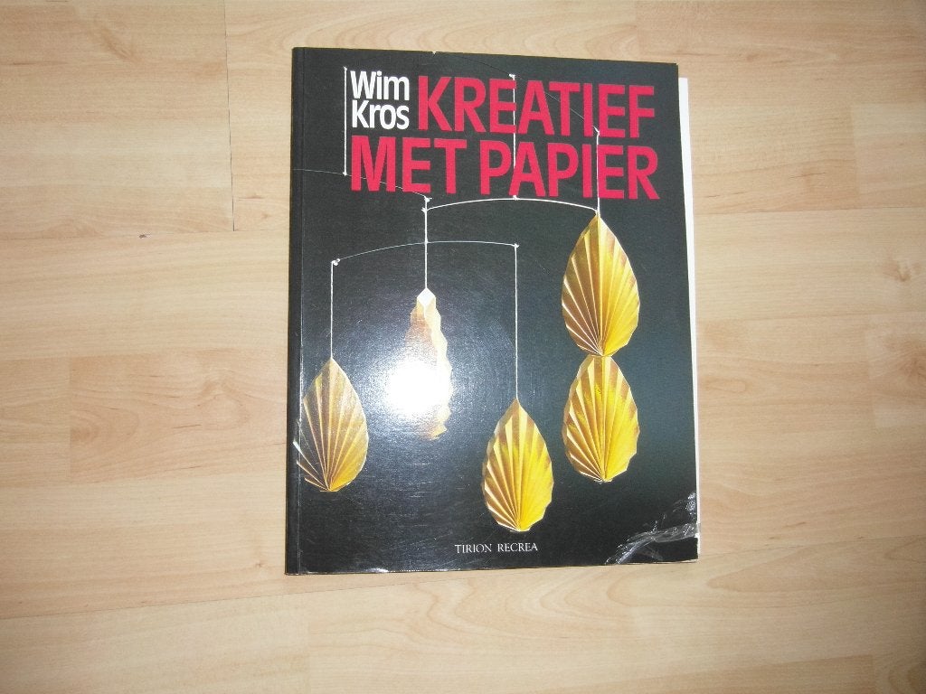 boek: knutselen papier, wegwerp prod., cadeaus inpakken, Ophalen of Verzenden, Gebruikt, Knutselboek, Overige merken
