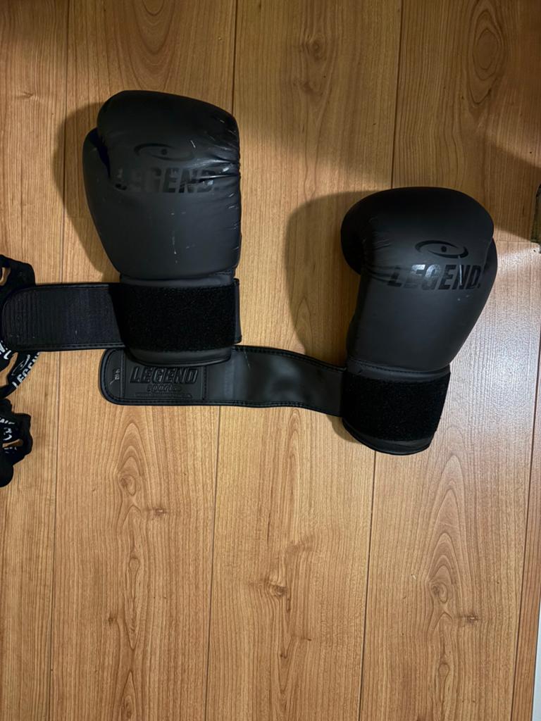 Legend bokshandschoenen 14oz inclusief bandage, Ophalen of Verzenden, Gebruikt, Bokshandschoenen