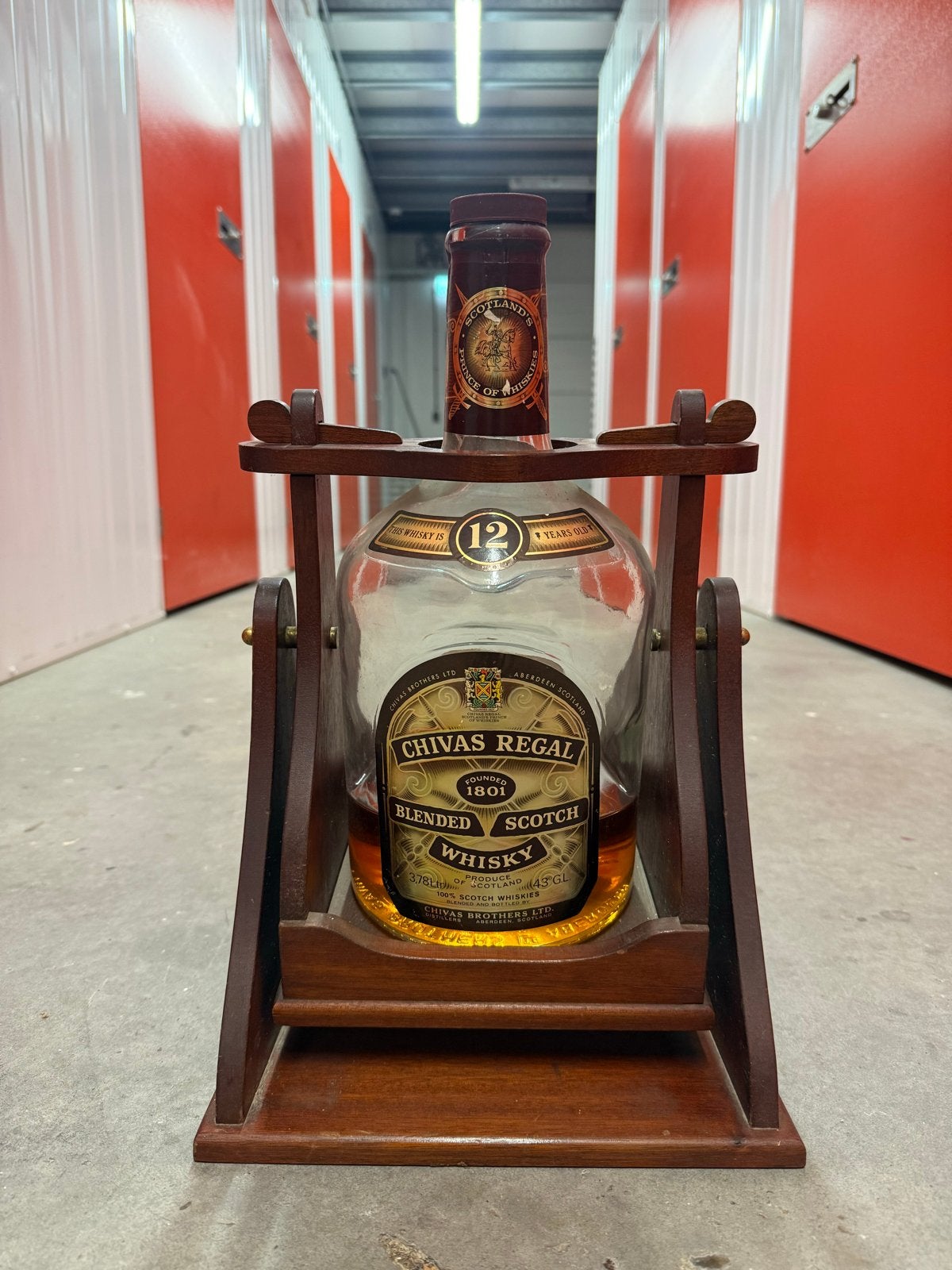 Unieke Vintage Houten Whisky Cradle voor Grote Flessen, Ophalen