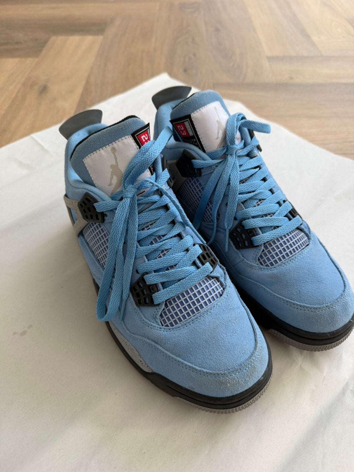 Nike Air Jordan 4 Retro University Blue, Ophalen of Verzenden, Zo goed als nieuw, Blauw, Sneakers of Gympen