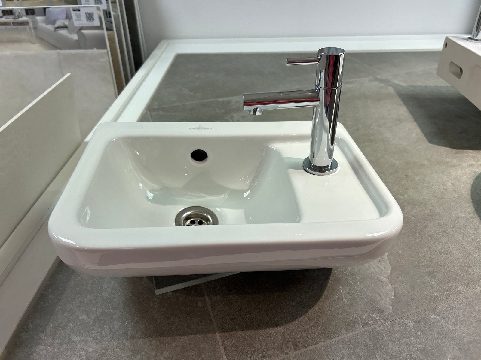 Villeroy & Boch wastafel met kraan - Nieuwstaat, Ophalen of Verzenden, Nieuw, Chroom, Wastafel