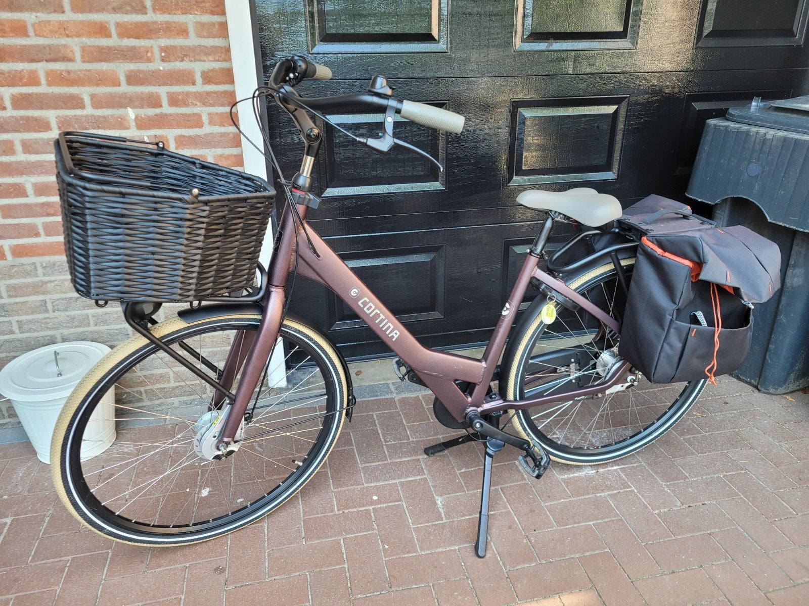 Cortina Common Family moederfiets kleur pruim. Met mand en f, Mandje, Schijfrem, 1 zitje, Ophalen