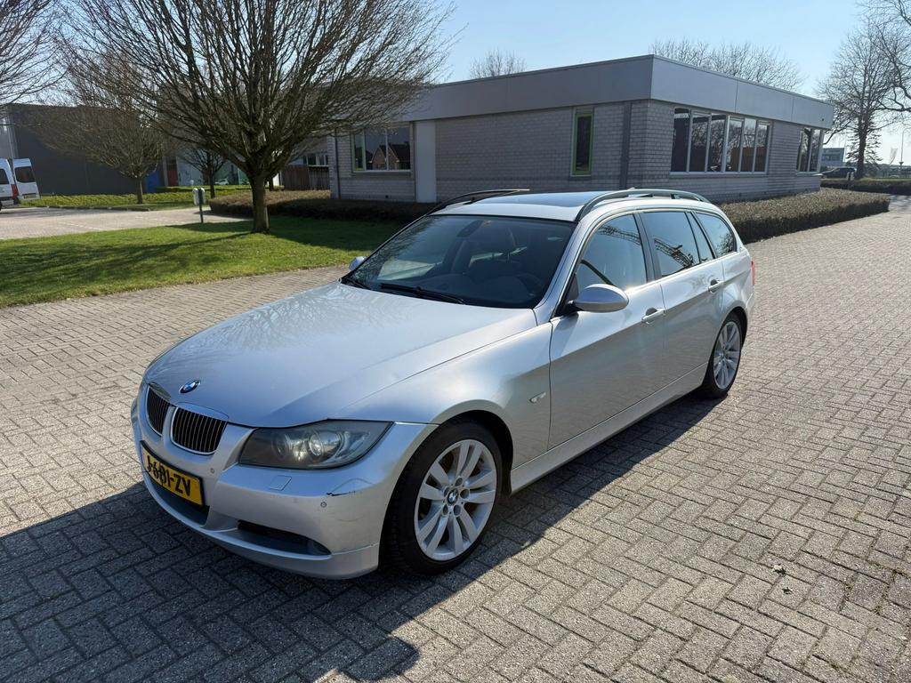 BMW 330xi 2006 Grijs automaat schuifdak btw voertuig, Auto's, Automaat, 1800 kg, Zwart, 258 pk