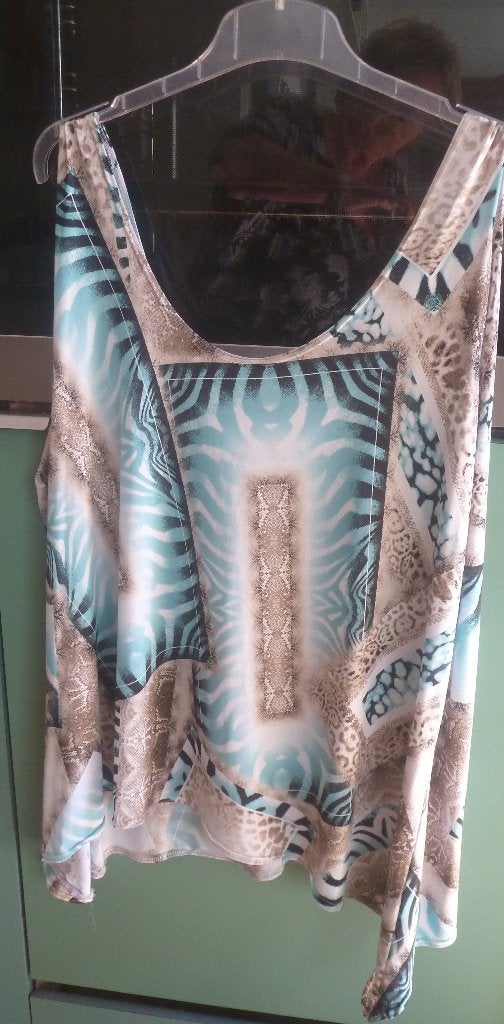 Mooie Top in A-lijn. Maat 4XL., Meerkleurig, Shirt of Top, Ophalen of Verzenden, Onbekend