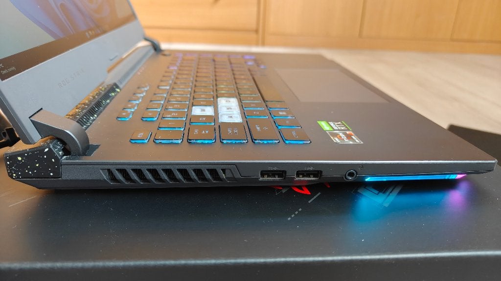 Foto 8 van ASUS ROG Strix G15 (144Hz) | Ryzen 7 | RTX 3050 + Doos & Bon