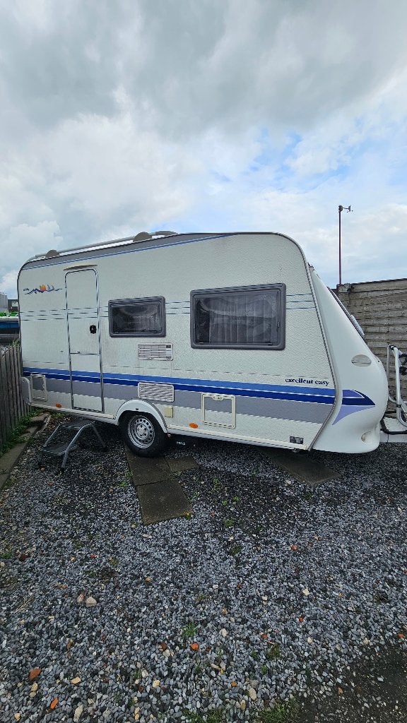 Hobby 400 SF Excellent Easy (2004) & Isabella tent!, Hobby, Treinzit, Particulier, Schokbreker