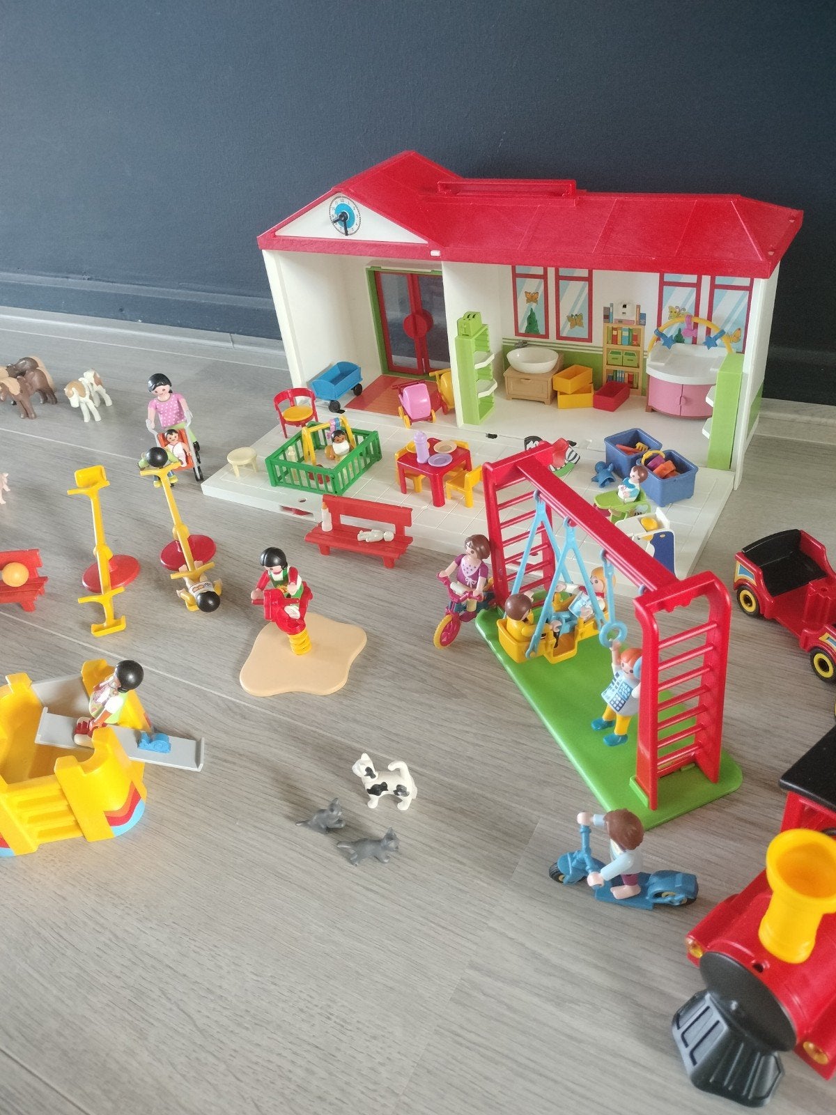 Playmobil kinderdagverblijf, boerderij en ziekenhuis etc.., Kinderen en Baby's, Speelgoed | Playmobil, Ophalen of Verzenden, Zo goed als nieuw