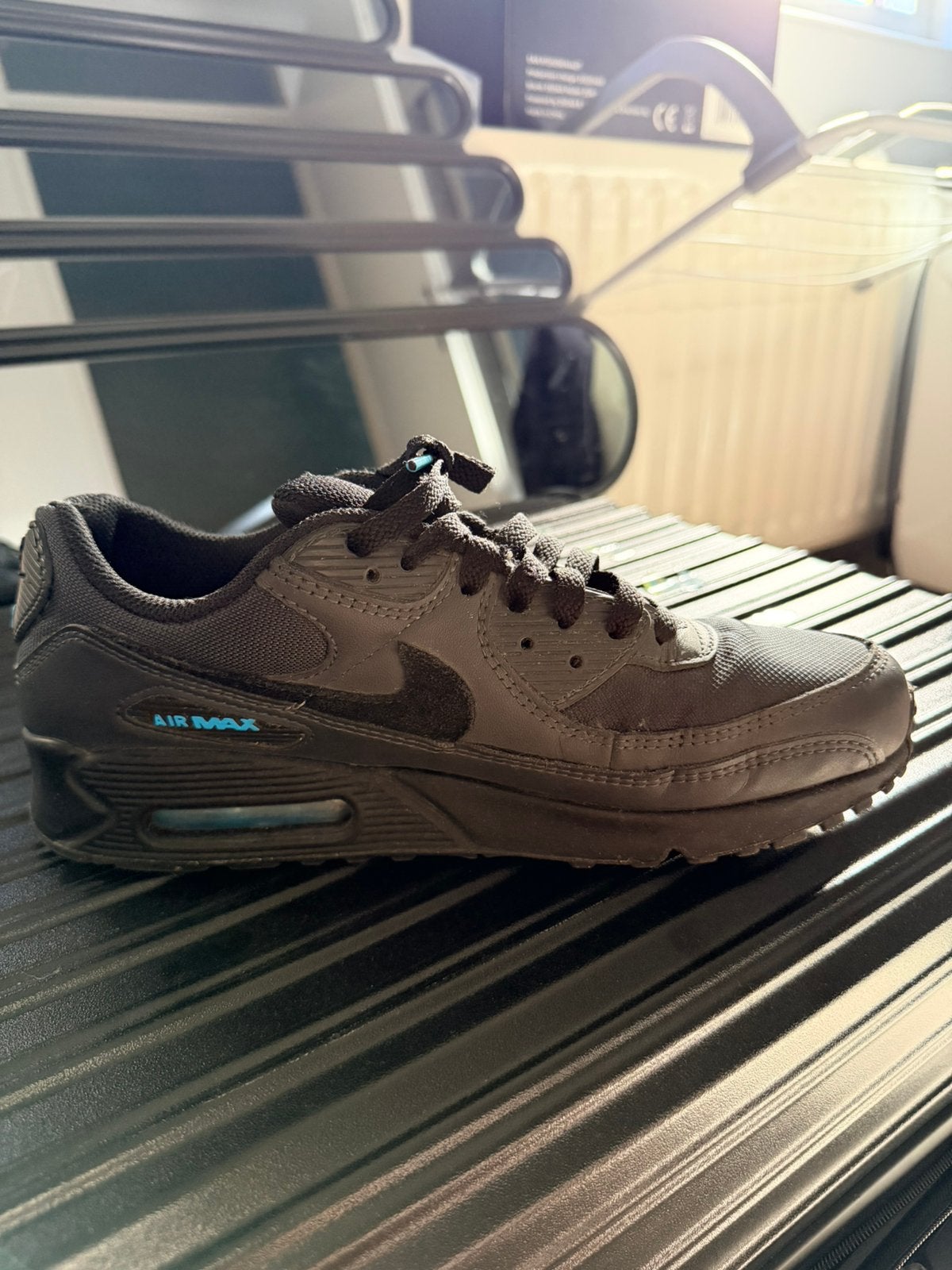 Nike Air Max 90 Zwart met Blauw / Cyan - 43, Zwart, Ophalen of Verzenden, Sneakers of Gympen, Gedragen