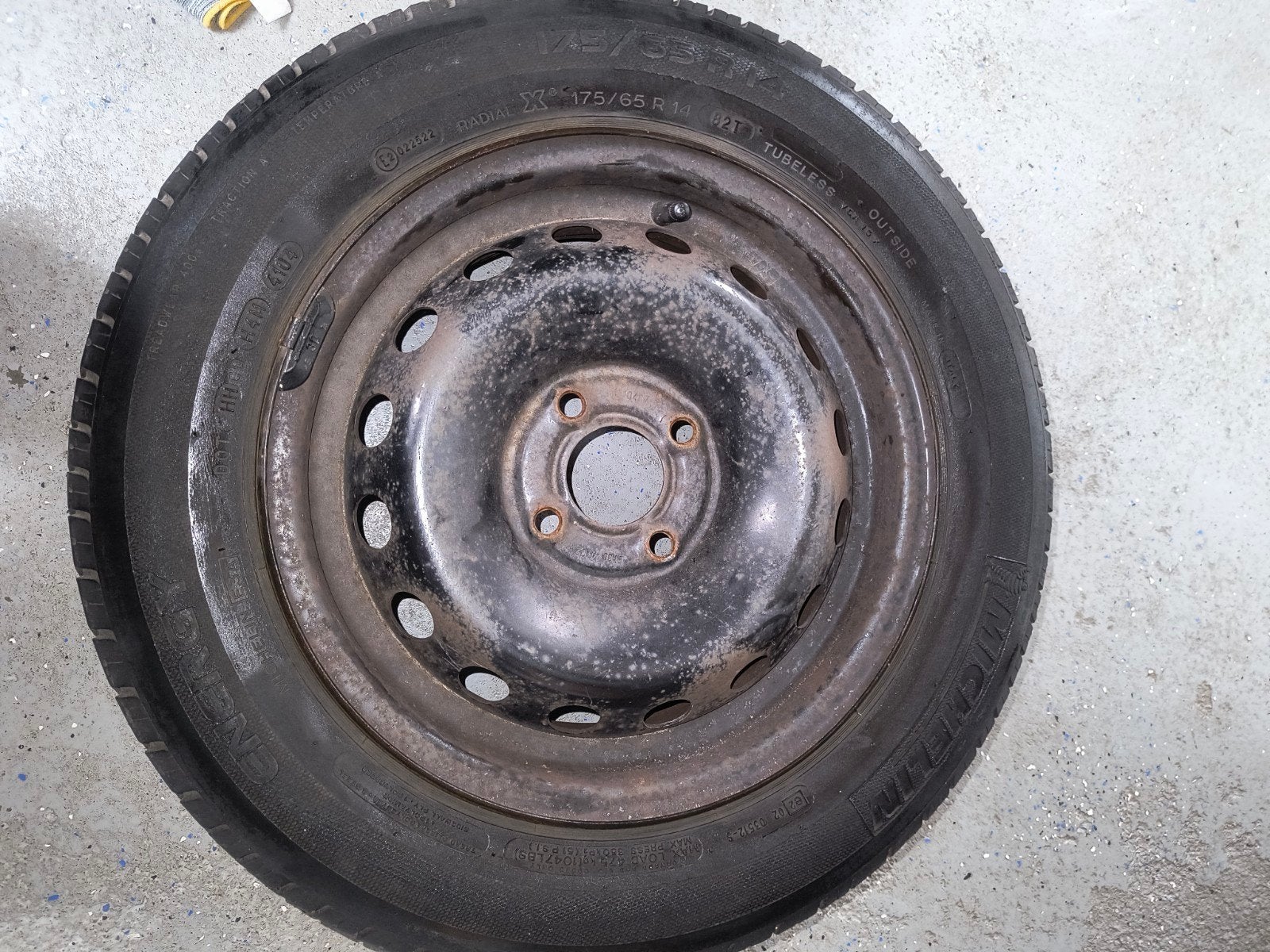 Reservewiel reserve band met krik etc Michelin 175/65 r14, Ophalen, Gebruikt