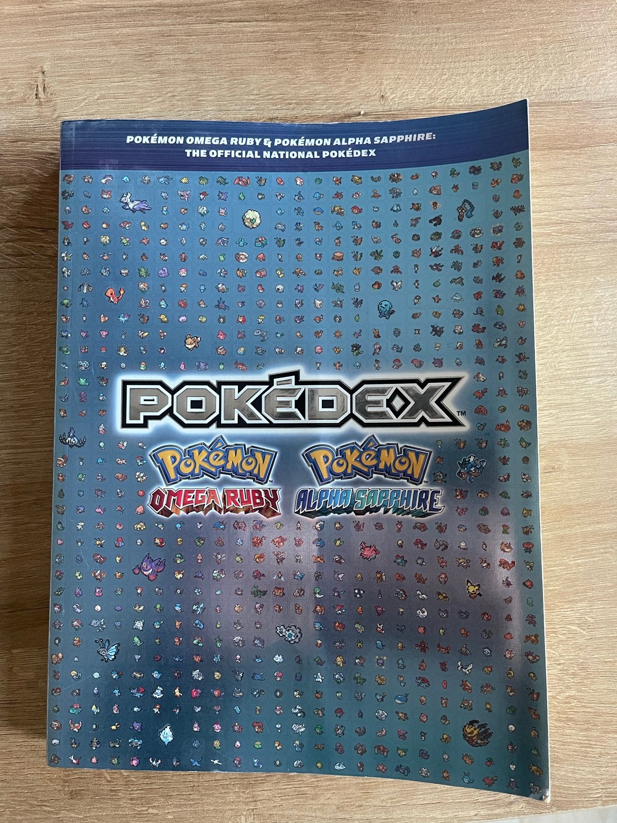 Pokémon Omega Ruby & Alpha Sapphire Officiële Pokédex, Boeken, Ophalen of Verzenden, Zo goed als nieuw