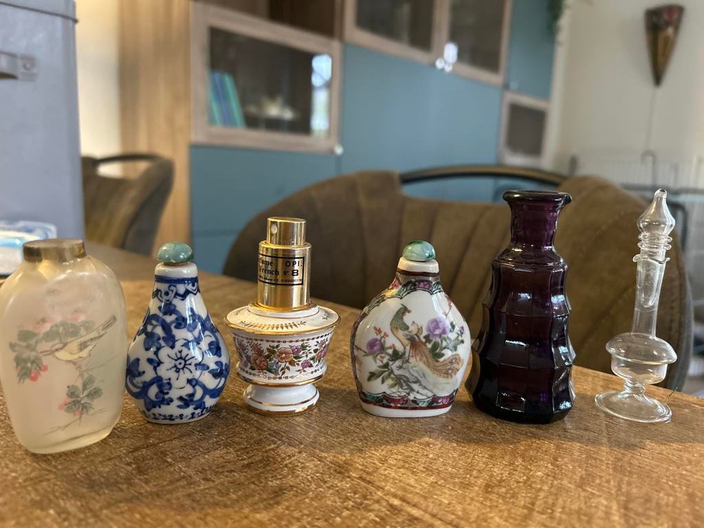 Verzameling van 6 antieke snuifflesjes en parfumflesjes, Antiek en Kunst, Ophalen of Verzenden