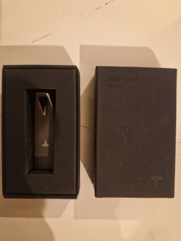 Tesla USB Drive 128 GB, Ophalen of Verzenden