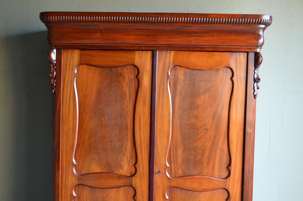 Prachtige antieke mahonie biedermeier meidenkast., Verzenden