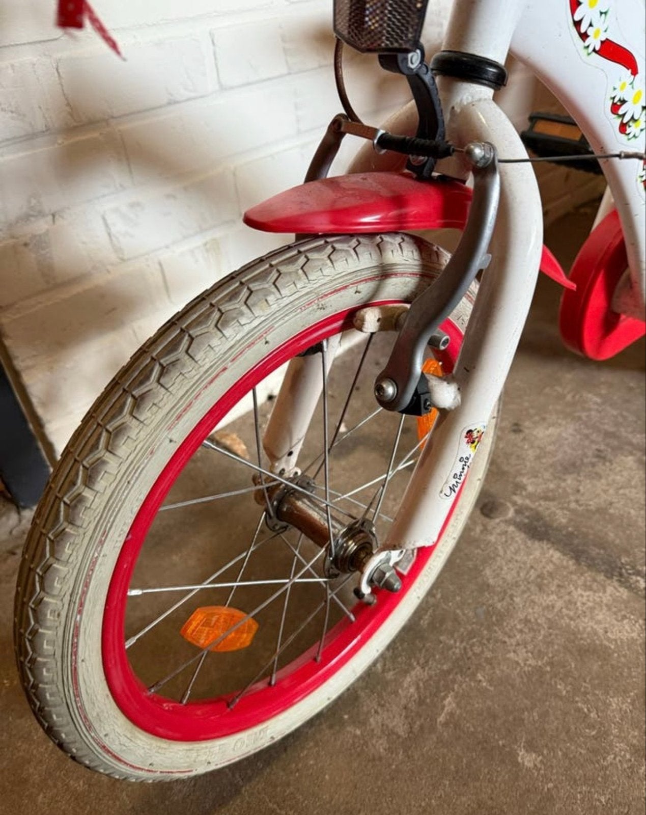 Minnie Mouse kinderfiets met zijwieltjes en zitje, Fietsen en Brommers, Fietsen | Kinderfietsjes, Ophalen, Zijwieltjes, Velgrem