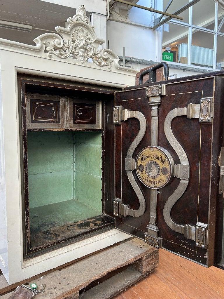 historische kluis, Ophalen