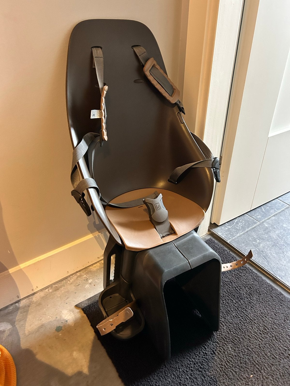 Thule Yepp Nexxt Maxi Fietszitje Achter - Bruin, Ophalen, Achterzitje, Voetsteuntjes, 22 t/m 36 kg