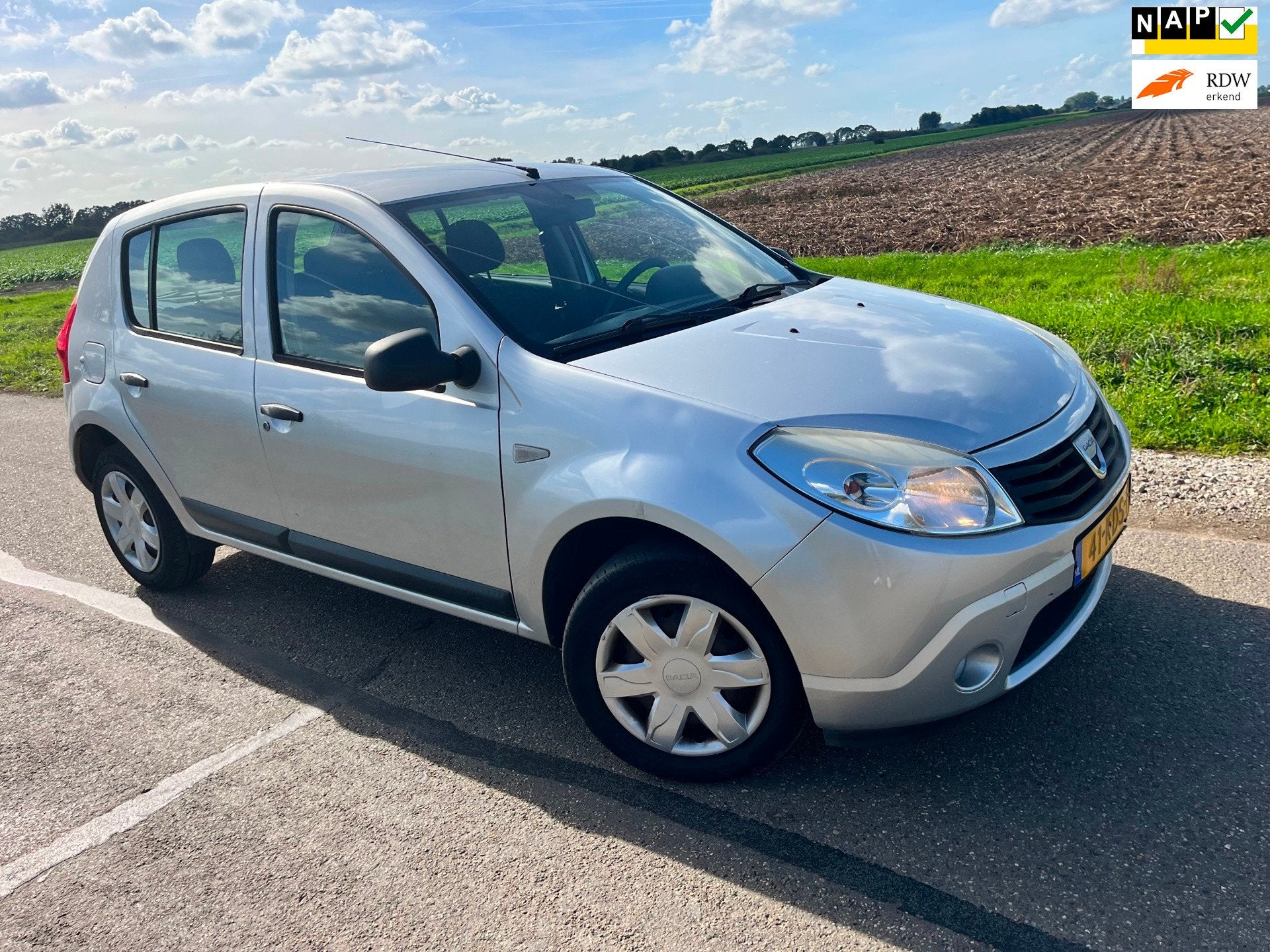 Dacia Sandero 1.2 Ambiance / nap airco, Auto's, Voorwielaandrijving, Gebruikt, 31 €/maand, Origineel Nederlands