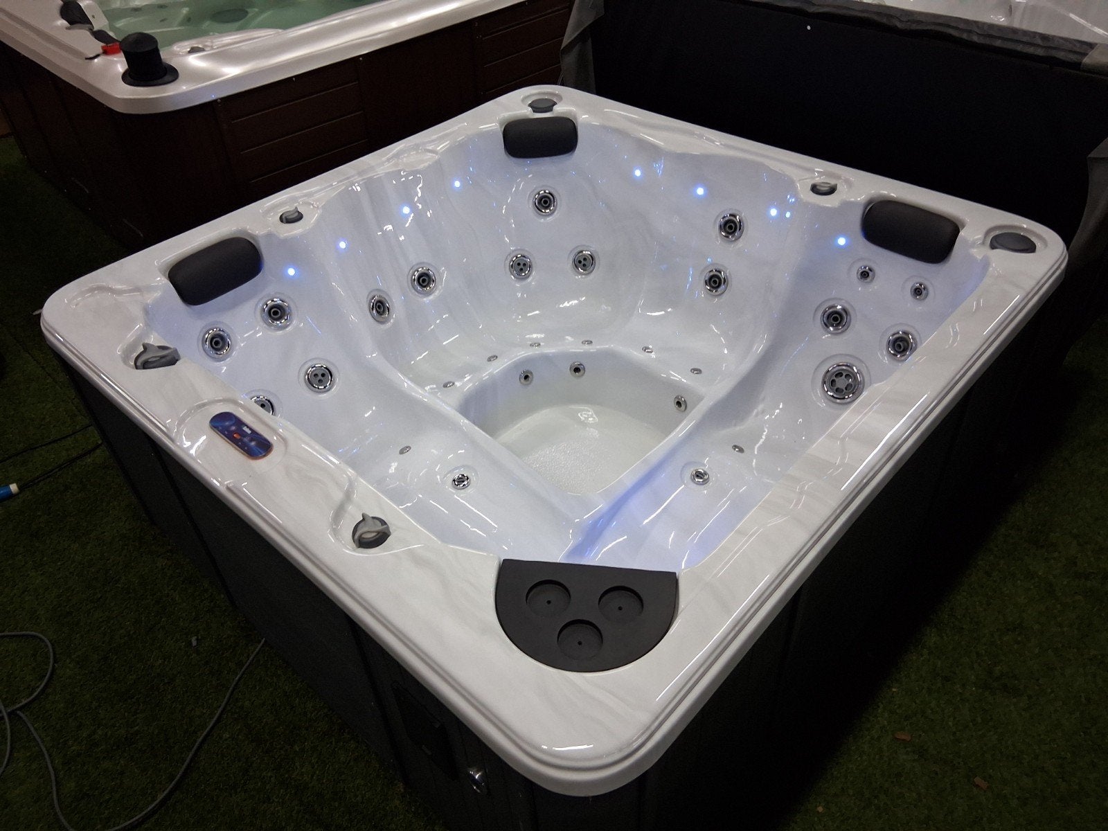 Balboa spa WEEKACTIE 2 lig jacuzzi + bezorging&garantie, Ophalen of Verzenden, Zo goed als nieuw, Filter