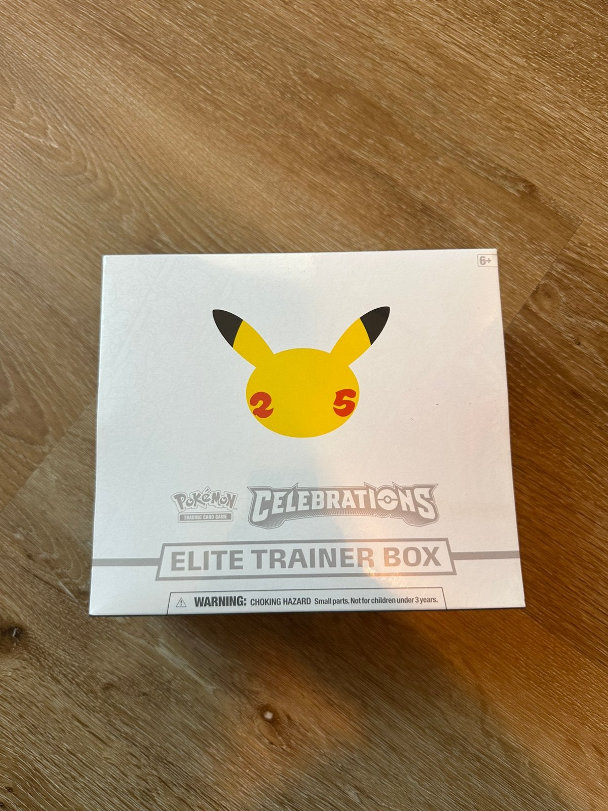 Pokemon Celebrations Elite Trainer Box 25th Year Anniversary, Ophalen of Verzenden, Nieuw, Boosterbox