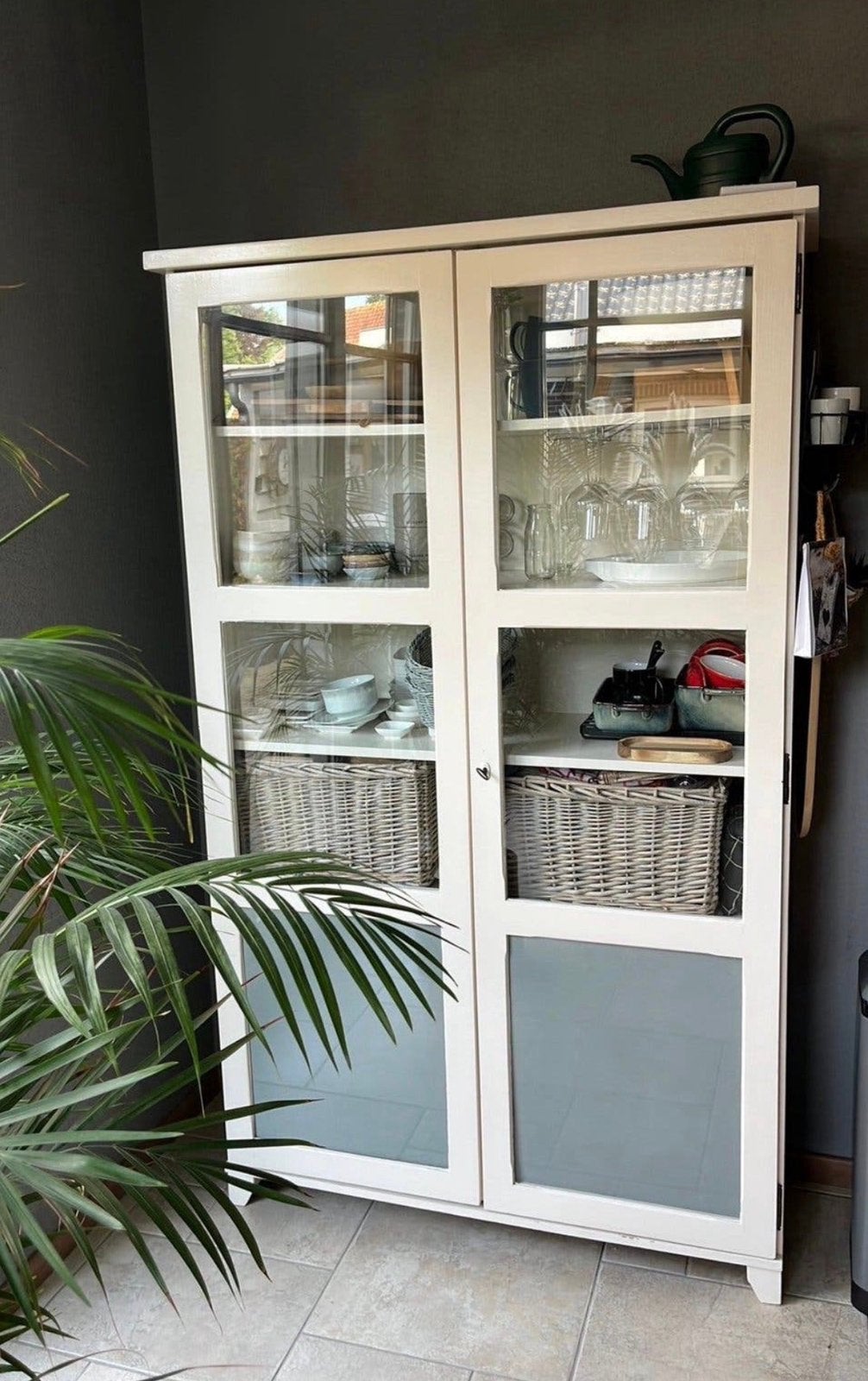 Gratis ophalen buffet / servies kast (kan niet uit elkaar!), Ophalen, 100 tot 150 cm, Zo goed als nieuw, 150 tot 200 cm