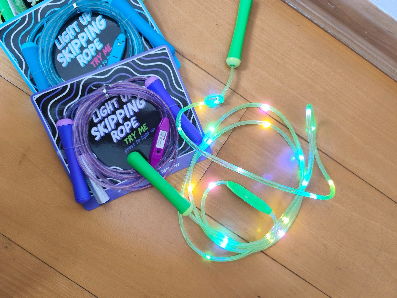 Partij 16 Lichtgevende Springtouwen - Nieuw in verpakking, Ophalen of Verzenden