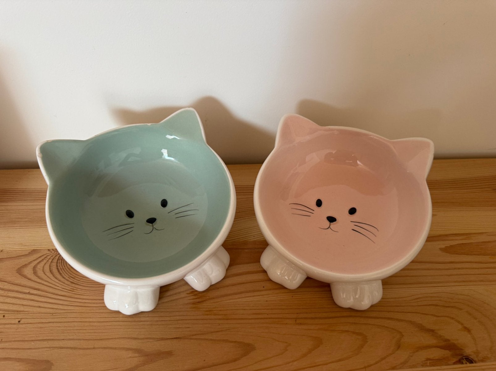 2 voerbakjes voor katten, Ophalen, Zo goed als nieuw