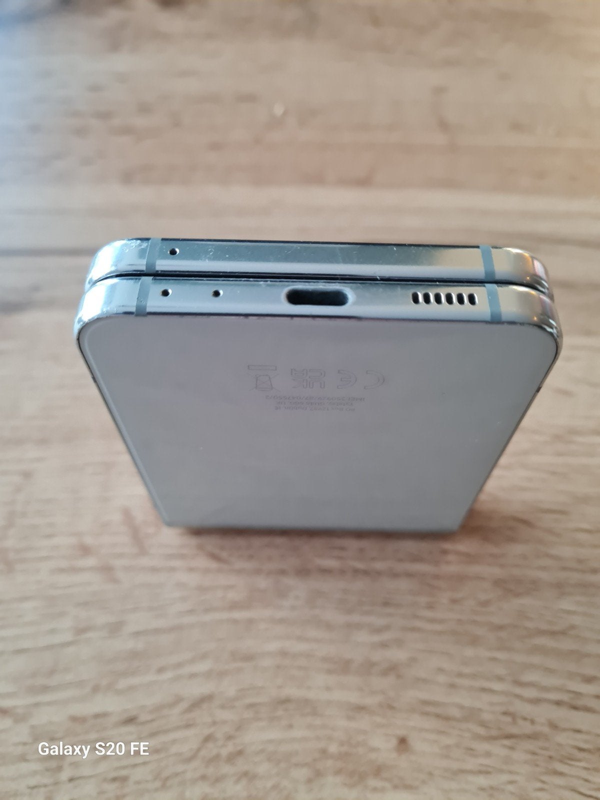 Foto 4 van Samsung Galaxy Z Flip 5 -256 GB- Zo goed als nieuw
