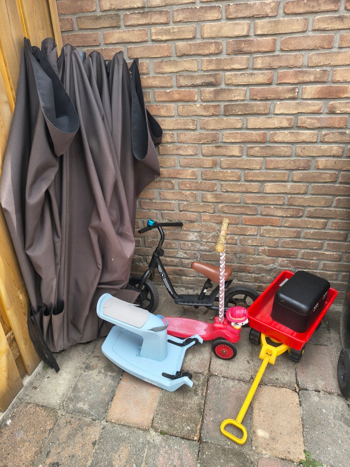 Gratis: Loopfiets, step en bolderkar parasol speelgoed ijzer, Ophalen, Gebruikt, Loopfiets