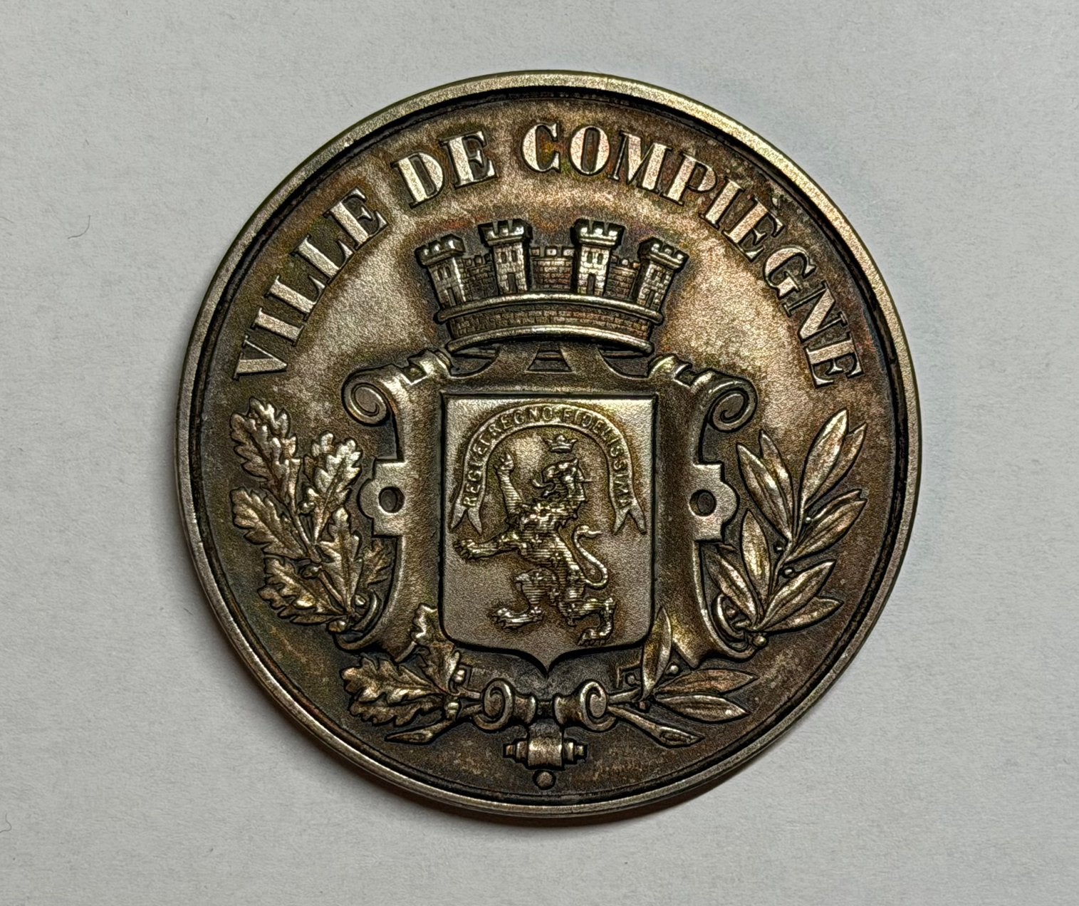 1906 - Franse Militaire Herdenkingspenning Grandes Manœuvre, Verzenden, Overige materialen
