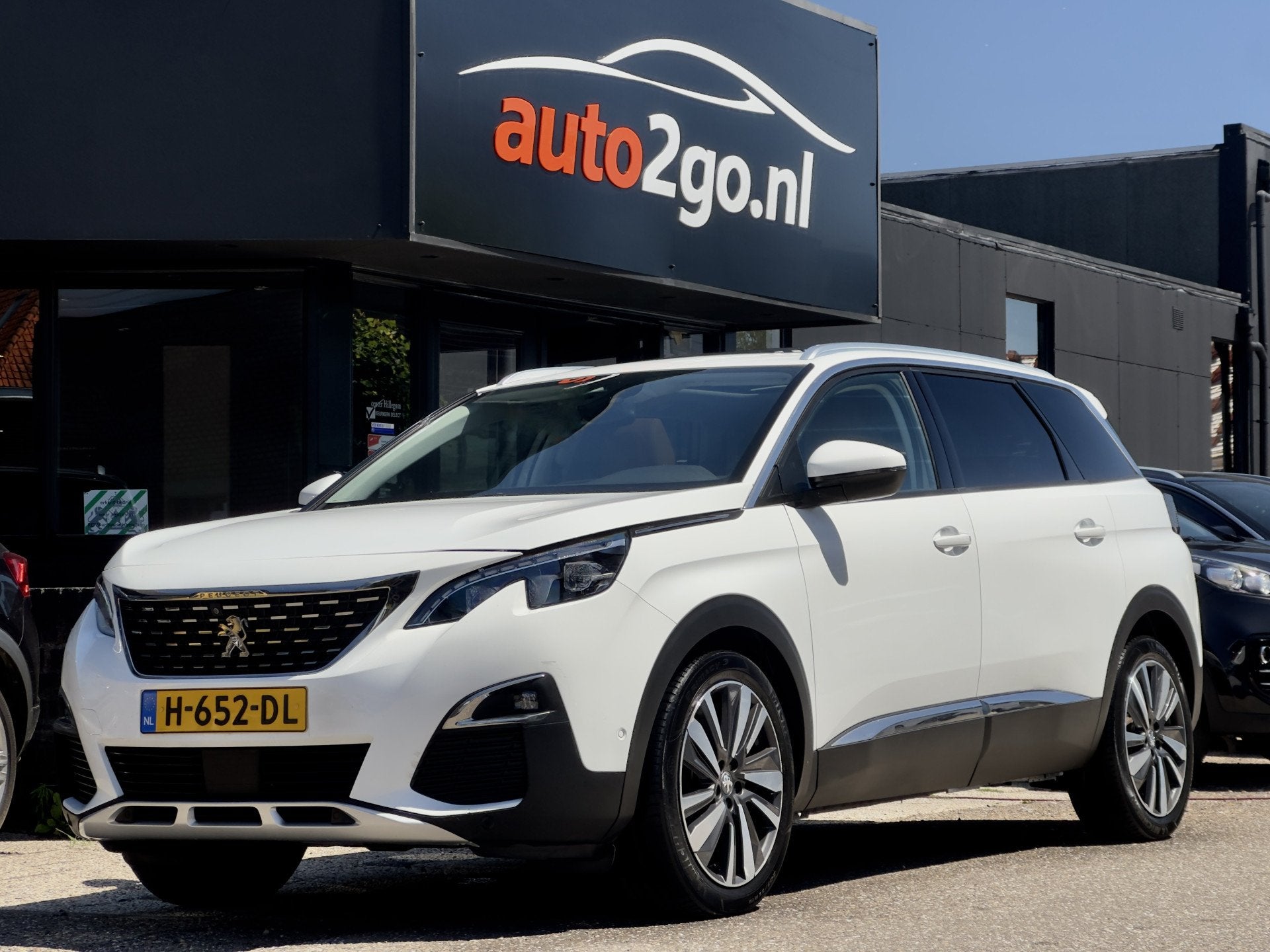 Peugeot 5008 1.2 AUT8 PREMIUM AVANTAGE 7 PERS PANODAK LEDER, Auto's, Gebruikt, Euro 6, 1199 cc, 7 stoelen