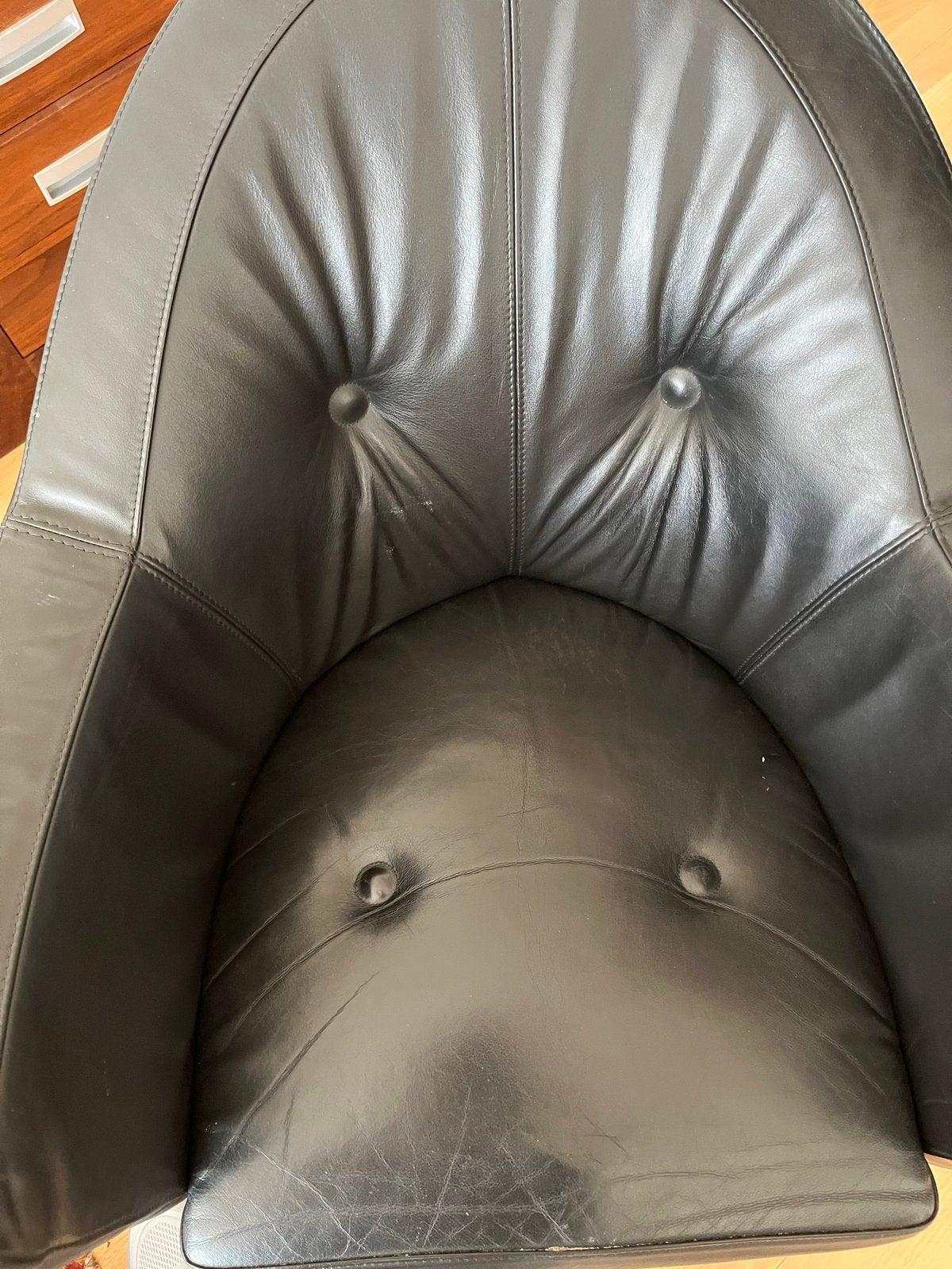 Leolux fauteuil zwart leer - Comfortabele designstoel, Huis en Inrichting, Fauteuils, Gebruikt, Leer, 75 tot 100 cm, Ophalen