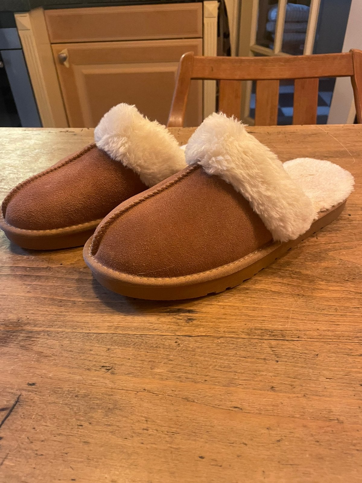 Suede pantoffels mt 42, Ophalen of Verzenden, Zo goed als nieuw, Pantoffels of Sloffen