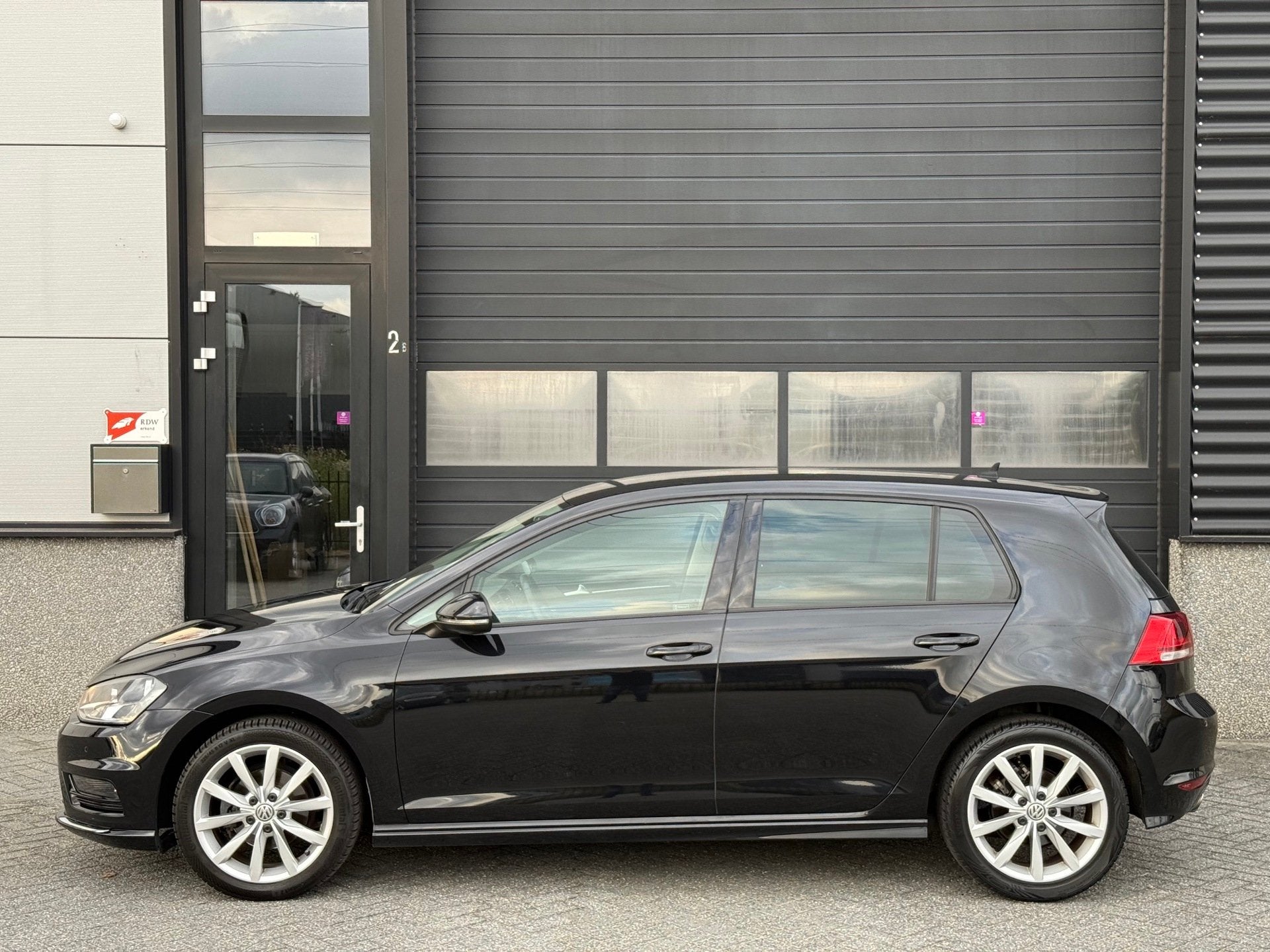 Volkswagen Golf 1.2 TSI R-line stof/leder Navi camera, Auto's, Volkswagen, Gebruikt, 4 cilinders, Zwart, Origineel Nederlands