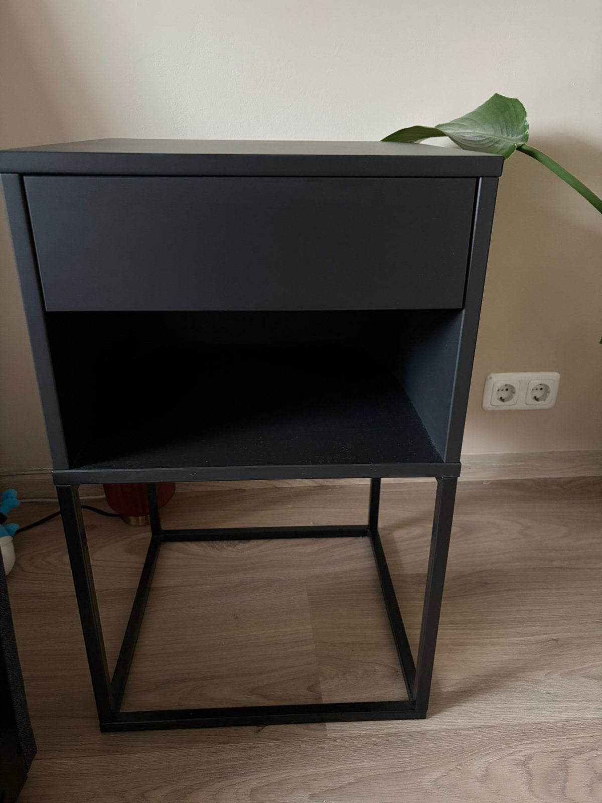 2x Ikea vikhamer nachtkastjes zwart, Huis en Inrichting, Ophalen, Zo goed als nieuw, Minder dan 45 cm