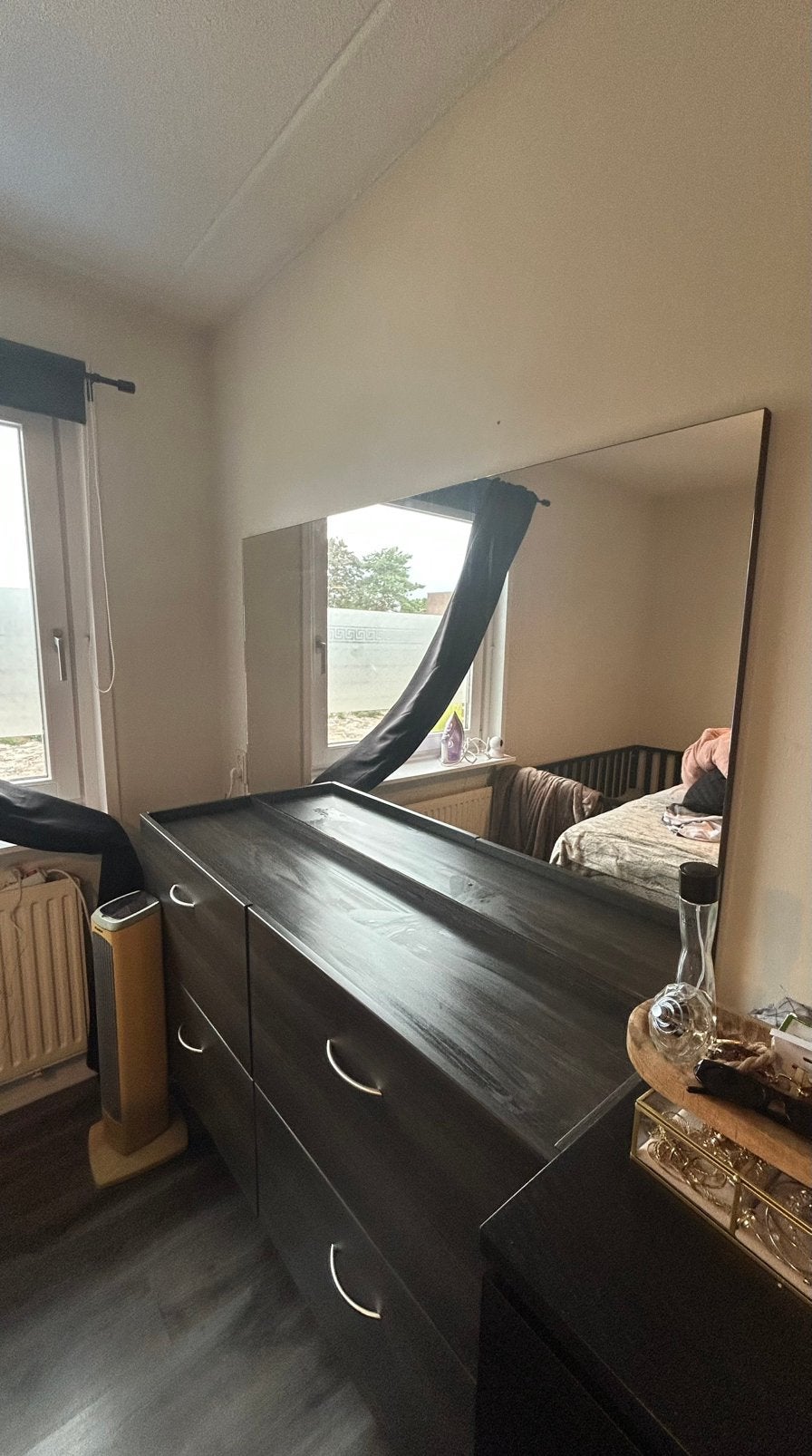 Zwevende dressior lade kast met spiegel, Huis en Inrichting, Ophalen, 150 tot 200 cm, Zo goed als nieuw, Met lade(s)
