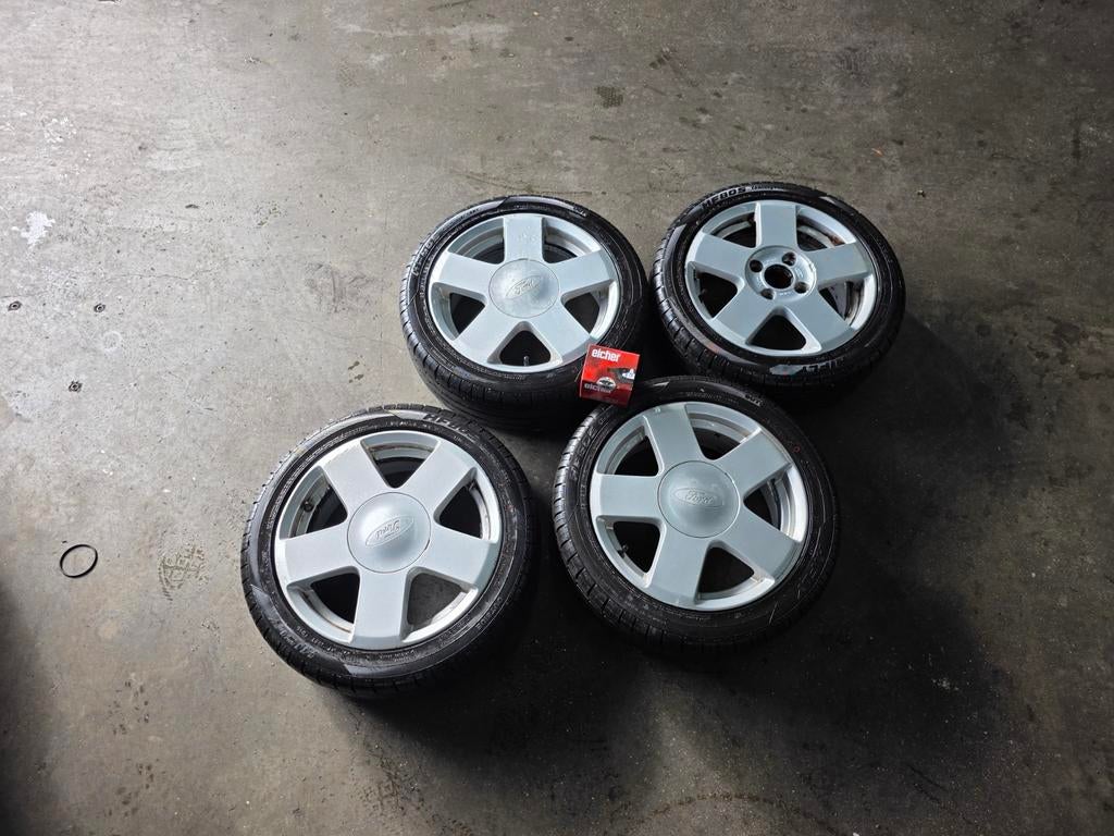 Ford Fiesta MK5 Velgen met Nieuwe Banden (past op MK4), Ophalen of Verzenden, Gebruikt