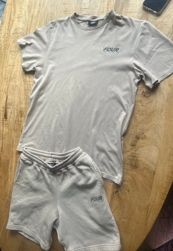 FOUR Amsterdam T-shirt en korte broek set 176 16 Y, Ophalen of Verzenden, Zo goed als nieuw