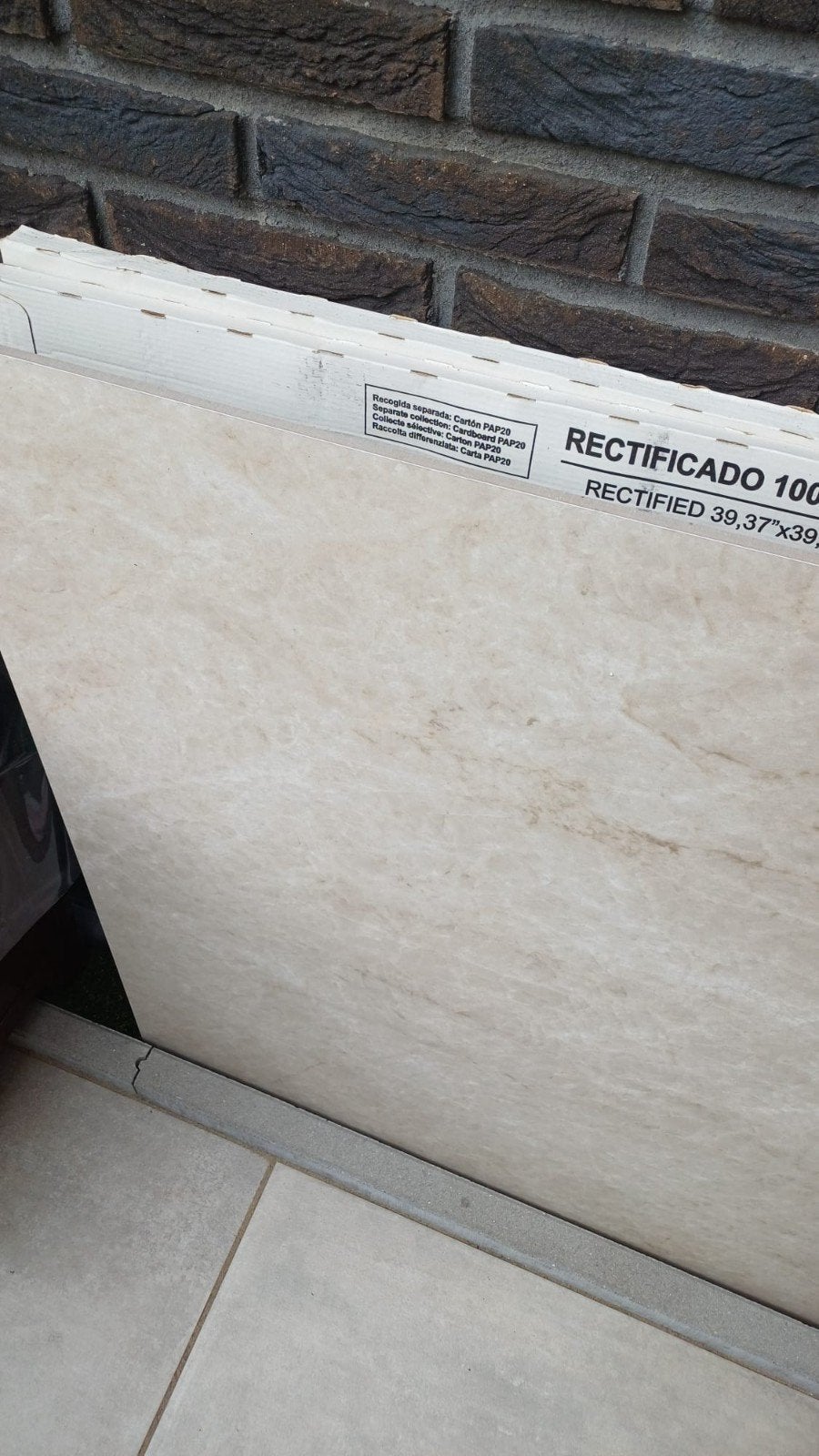 Matte beige tegels 100x100cm 4 stuks (4 m2). Nieuw, Ophalen, 60 cm of meer, Nieuw, Minder dan 5 m²