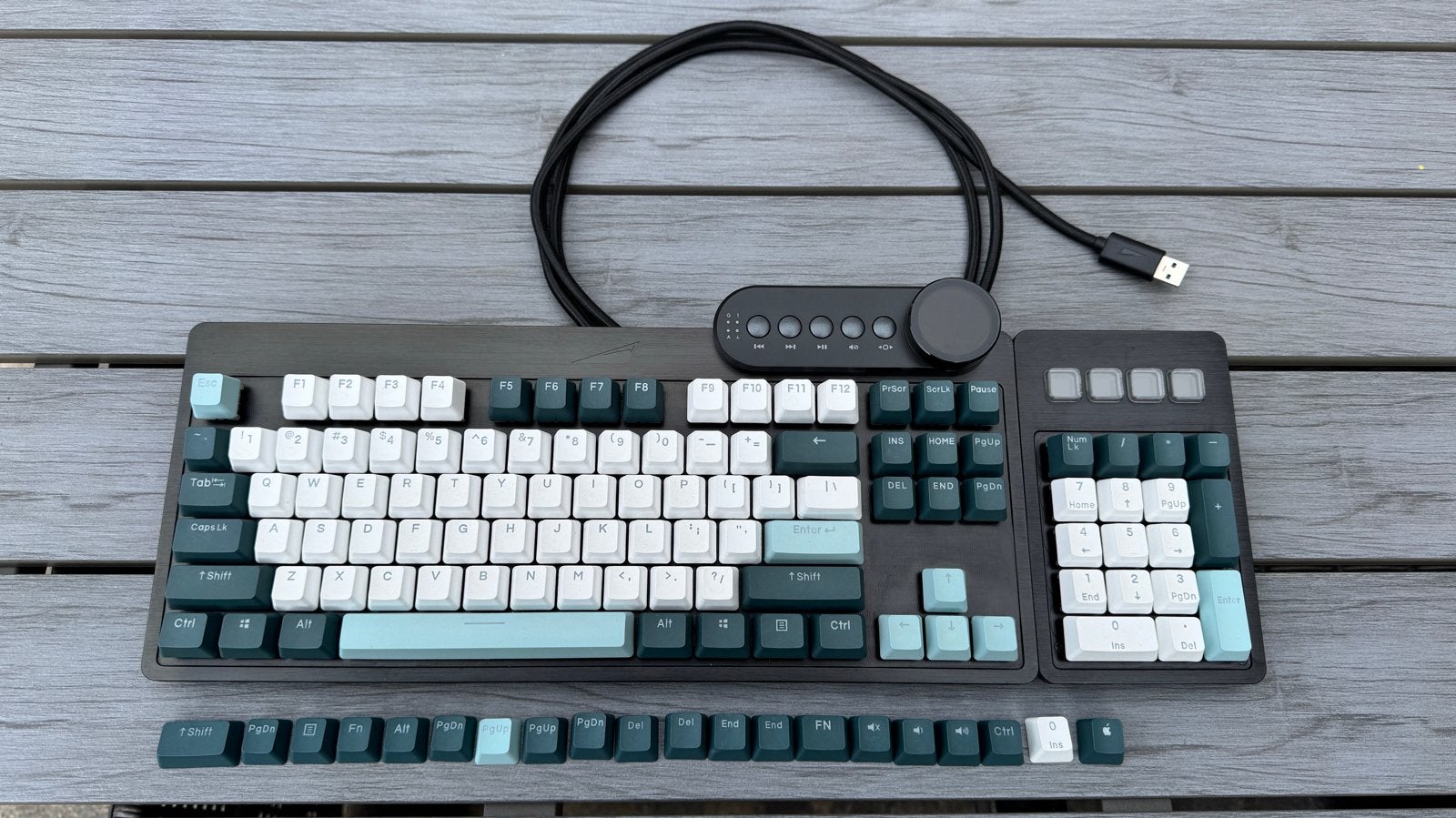 Gaming keyboard Mountain Everest Max met afneembare Numpad, Computers en Software, Toetsenborden, Gaming toetsenbord, Ophalen of Verzenden