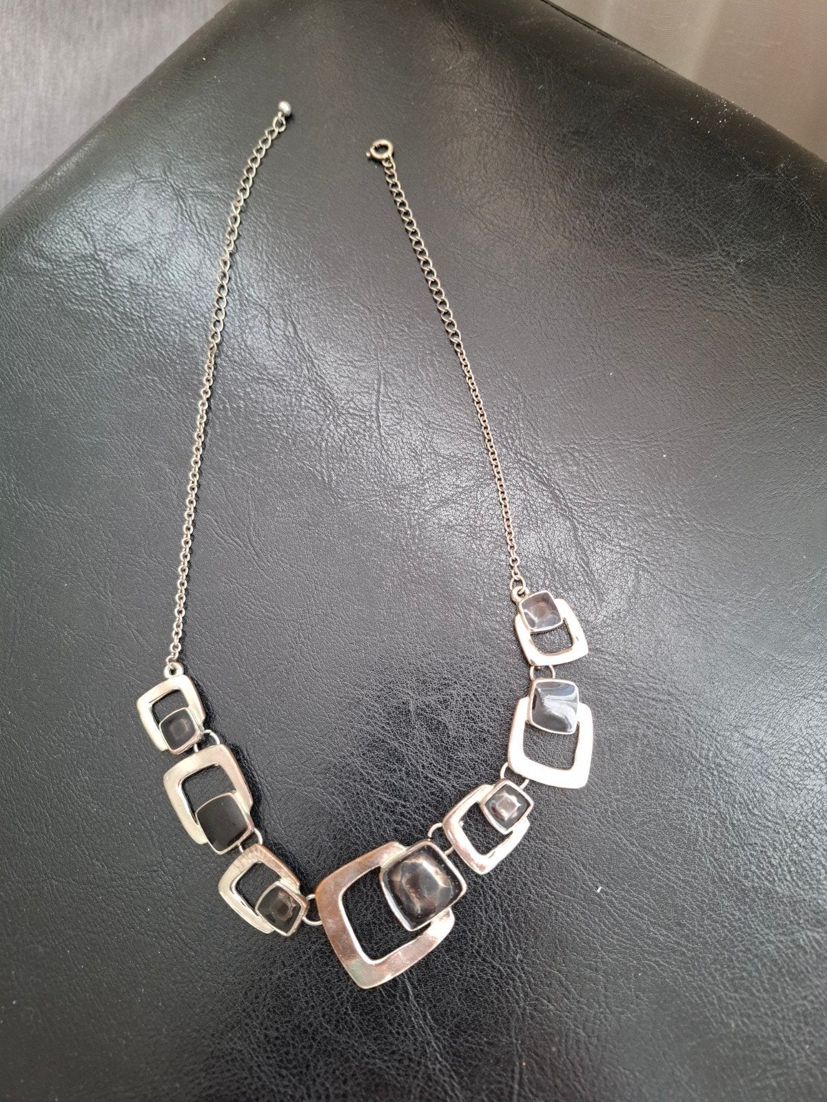 Stoere zilverkleurige statement ketting met zwarte vierkante, Ophalen of Verzenden