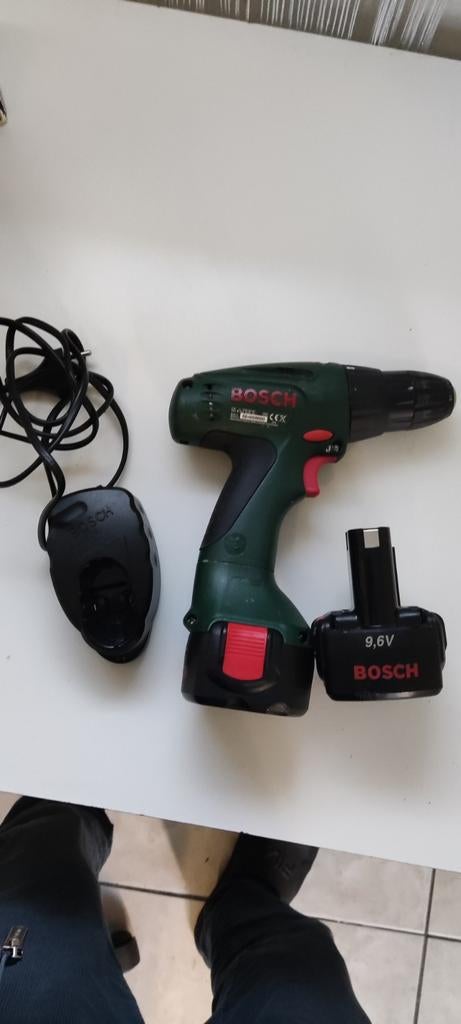 Bosch Accu Boormachine 9.6V met lader en accu, Ophalen of Verzenden, Gebruikt, Minder dan 400 watt, Boormachine