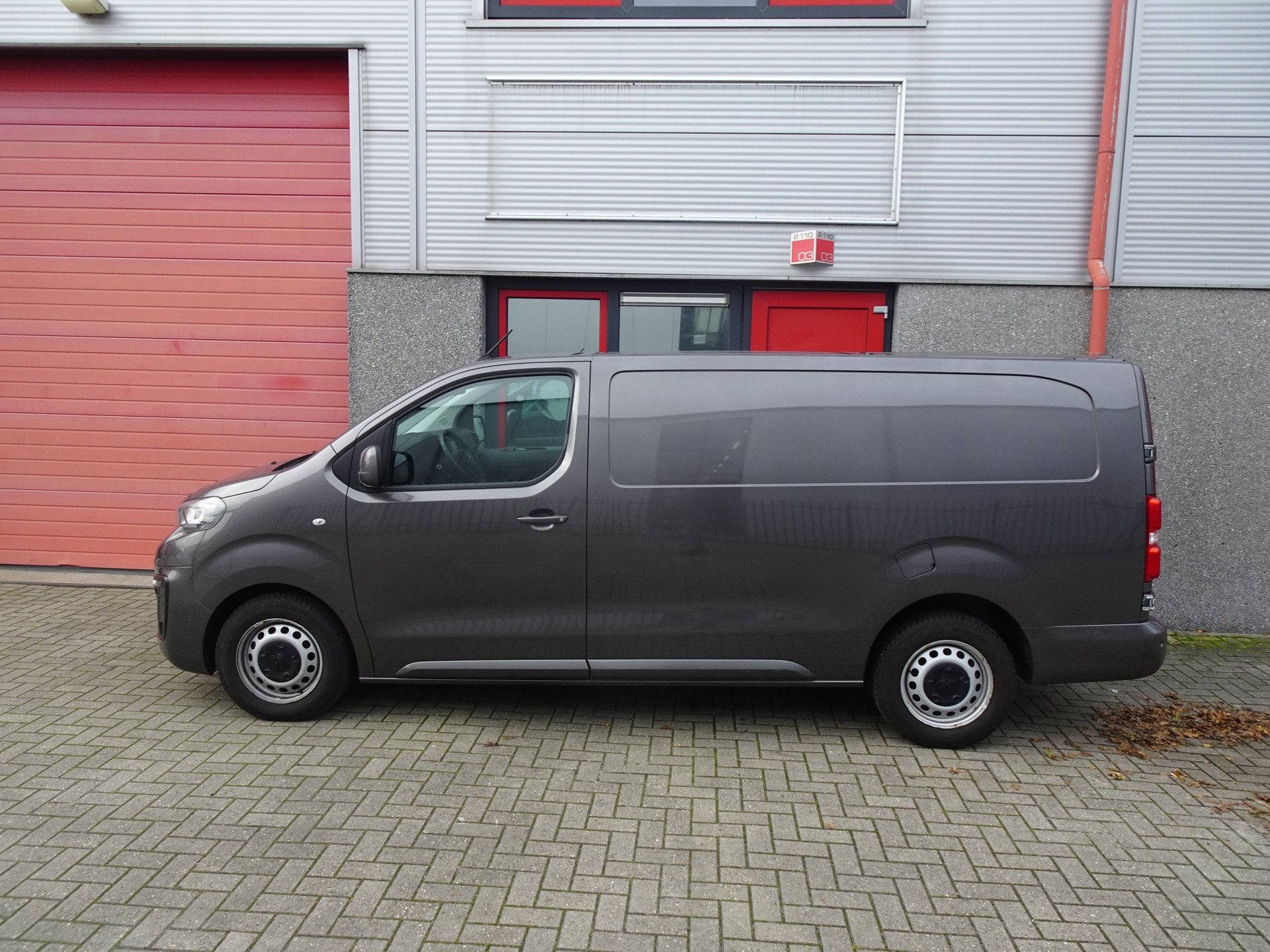 Peugeot Expert 231L 2.0 BlueHDI 150 Premium Pack airco 3 zit, Auto's, Voorwielaandrijving, Stof, Gebruikt, 4 cilinders