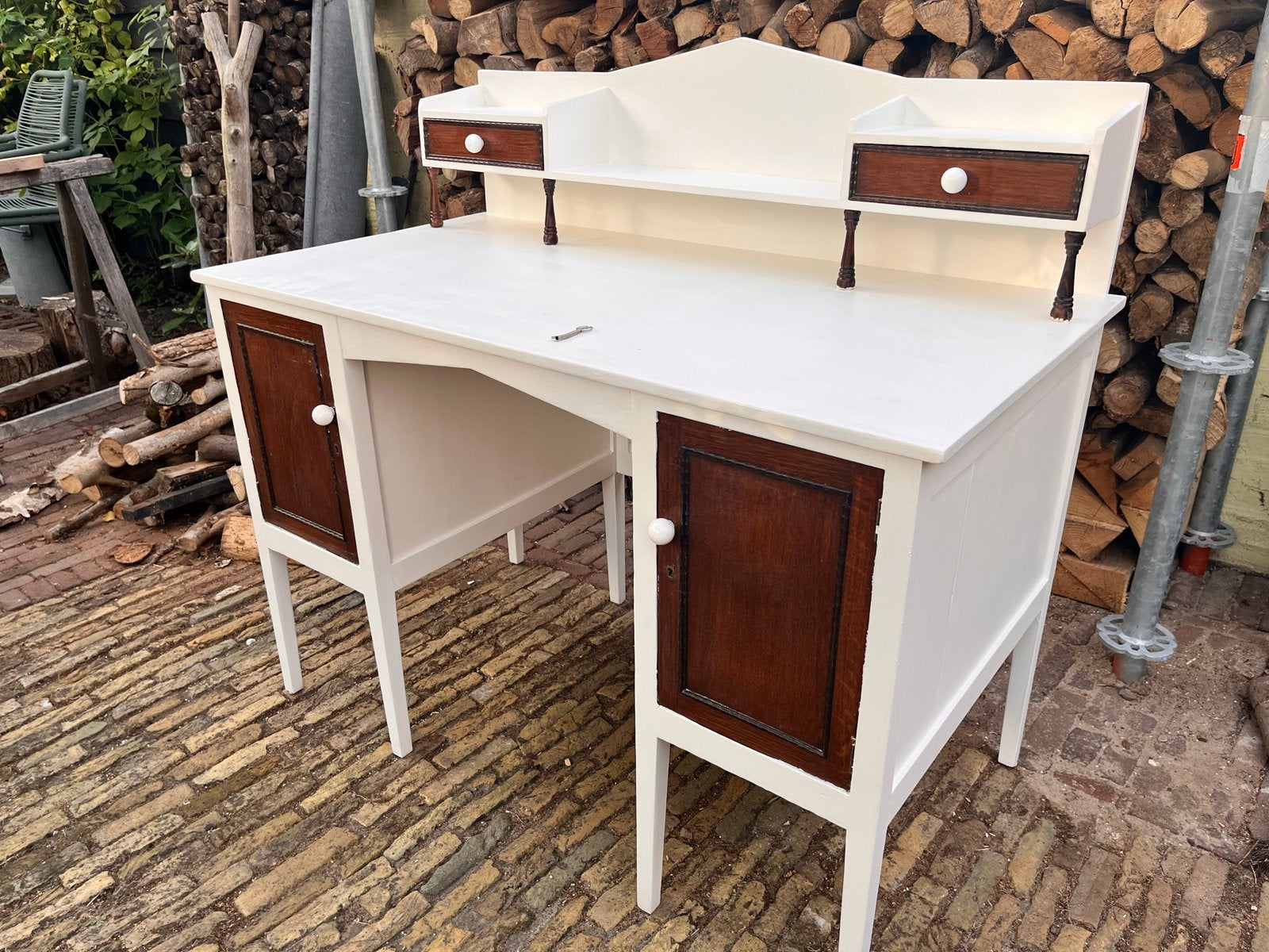 Antiek wit bureau met donkerhouten accenten en opbergruimte, Ophalen, Gebruikt, Secretaire, Antiek