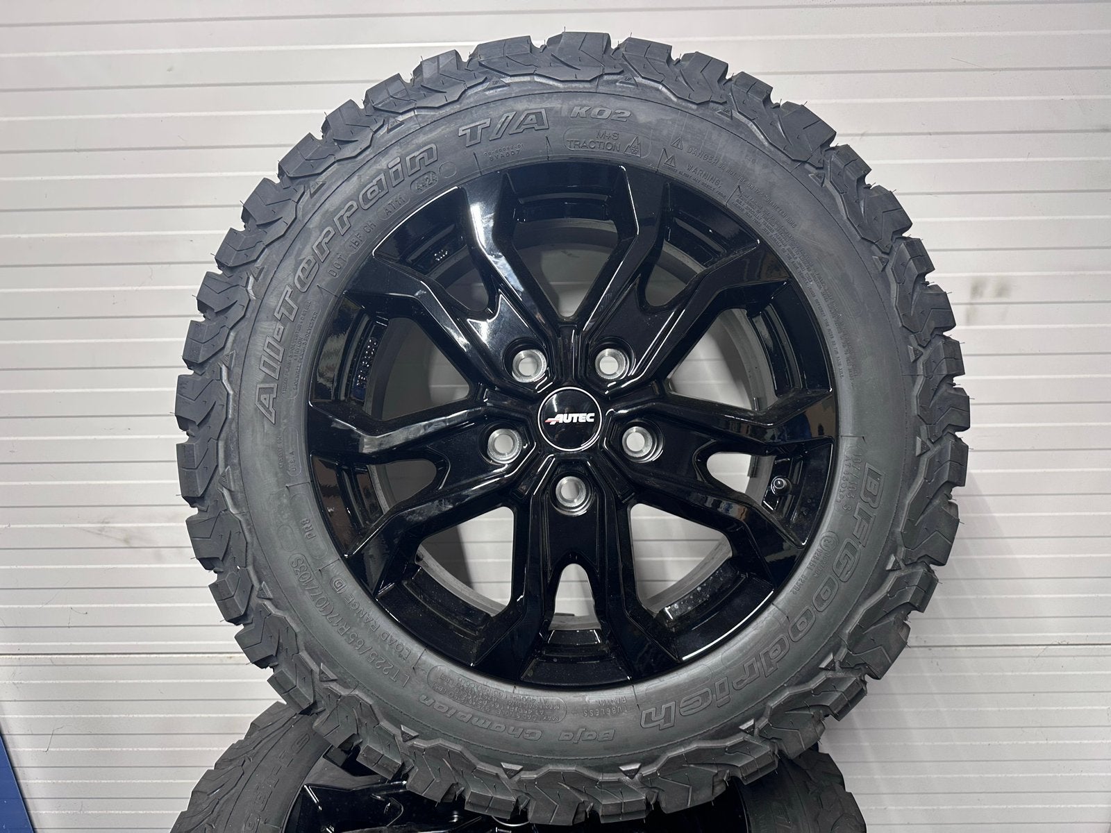 Nieuwe AUTEC 17 inch velgen met All-Terrain banden, Ophalen, Nieuw