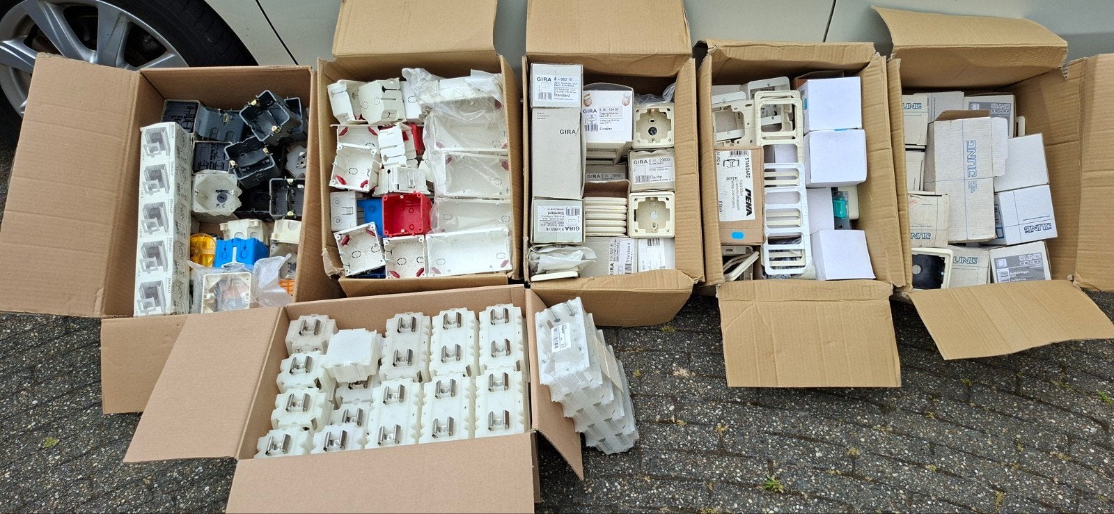 Diverse elektromaterialen (o.a. GIRA, JUNG, PEHA), Ophalen, Nieuw