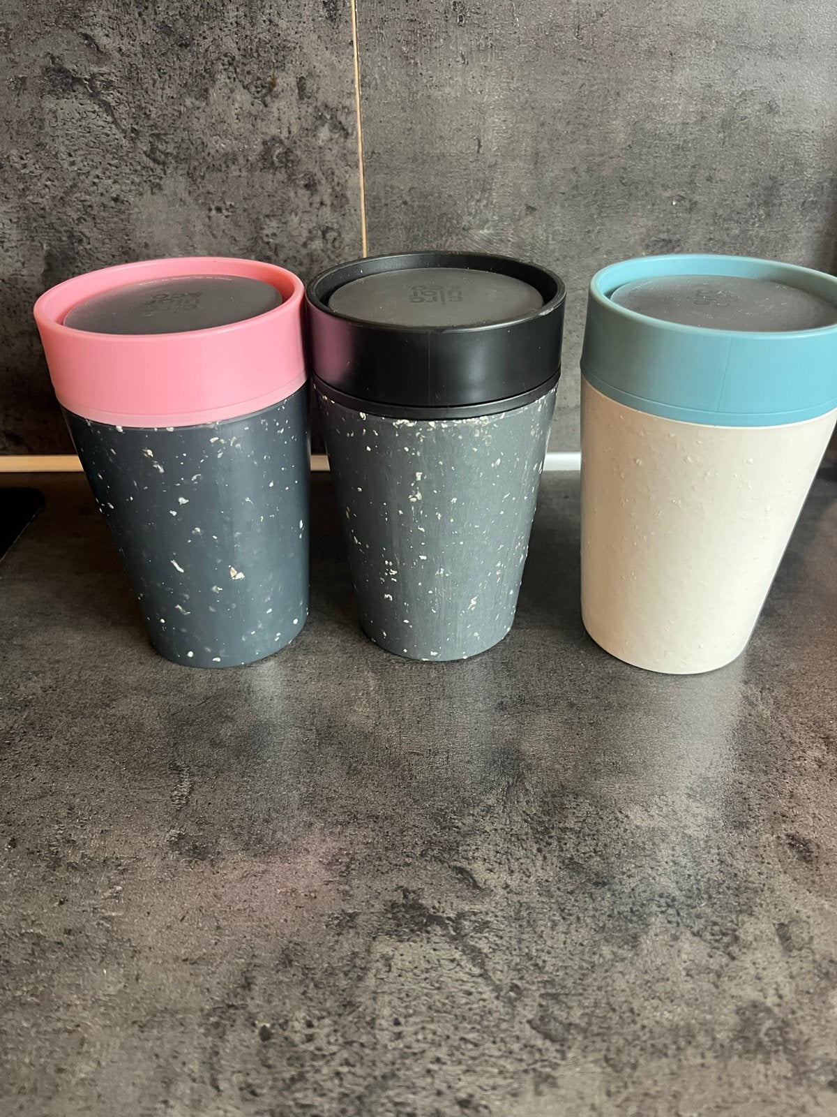Set van 3 circulaire bekers met deksel, Kunststof, Ophalen of Verzenden, Meerkleurig, Overige typen
