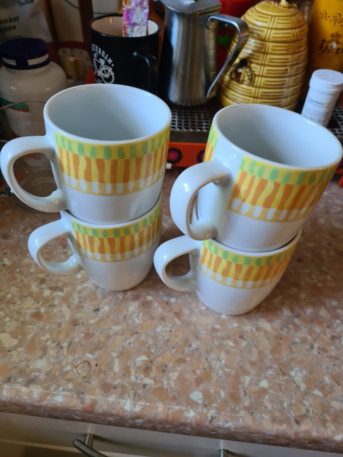 Set van 4 vrolijke koffie/thee mokken, Ophalen of Verzenden, Steen/keramiek, Meerkleurig, Overige typen