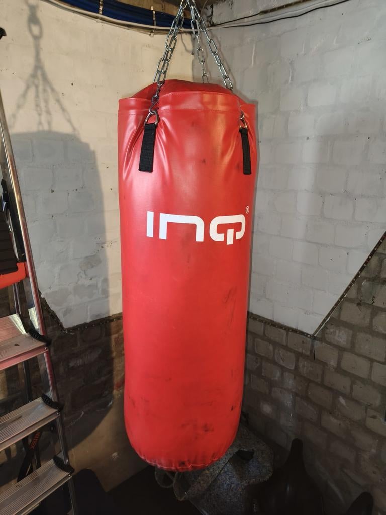 INQ Bokszak - Rood, inclusief ketting en veer en haak, Ophalen, Gebruikt, Bokszak