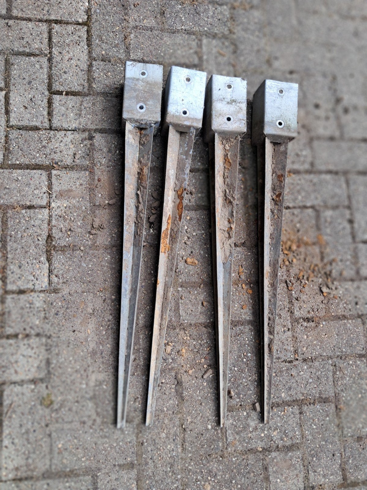 4 stuks stalen schuttingpaal ankers paalpunten 9x9cm, Ophalen, Gebruikt, Minder dan 180 cm, Palen
