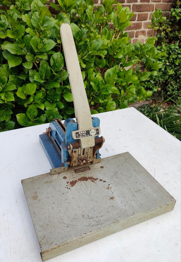 Blok nietmachine. Max 20mm., Gebruikt, Geschikt voor karton, Gereedschap of Toebehoren, Blauw
